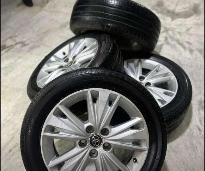 Crysta ZX Alloy wheels with tyres