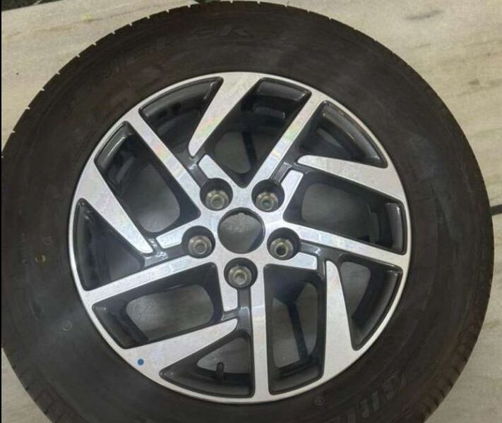 XUV 3XO Alloy Wheels with Tyres