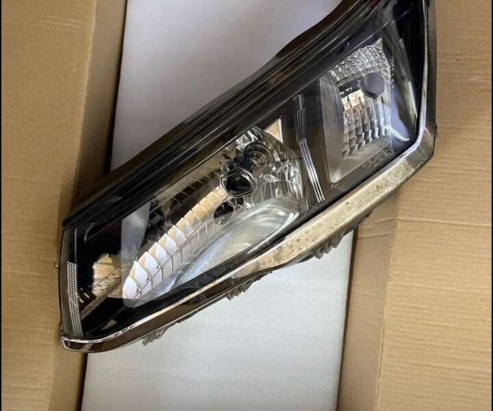 XUV 300 W8 Headlights