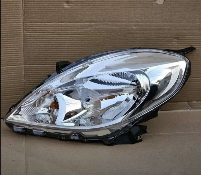 Nissan Sunny Headlight