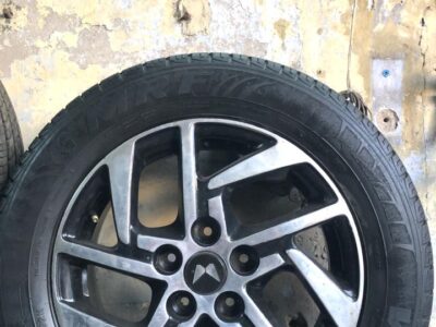 XUV 3XO Top model AX7L Alloy Wheels