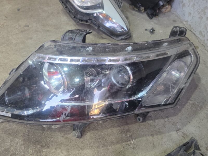 XUV 500 Headlight