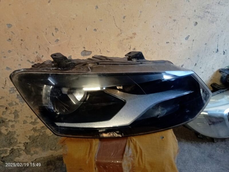Volkswagen Polo Headlight