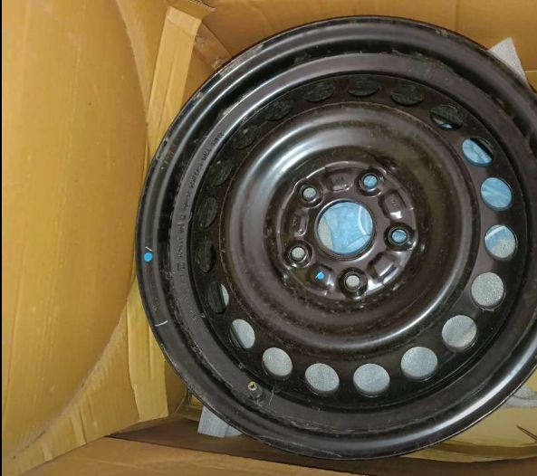 Brezza VXi Rims with Wheel Covers