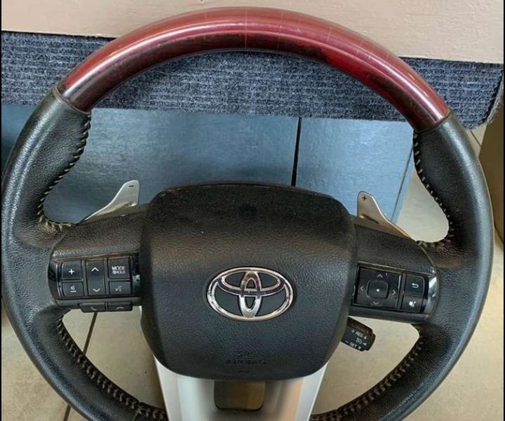 Toyota Fortuner Steering wheel