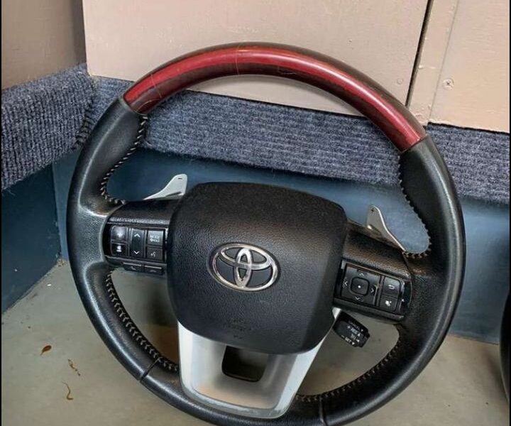 Toyota Fortuner Steering wheel