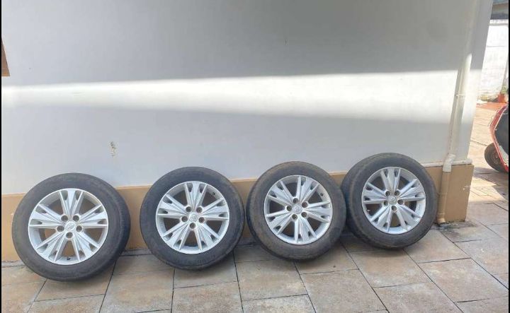 Toyota Innova 4 Alloy Wheels & tyres 17 inch