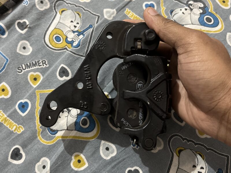 Pulsar 220 caliper and disc ABS Less used