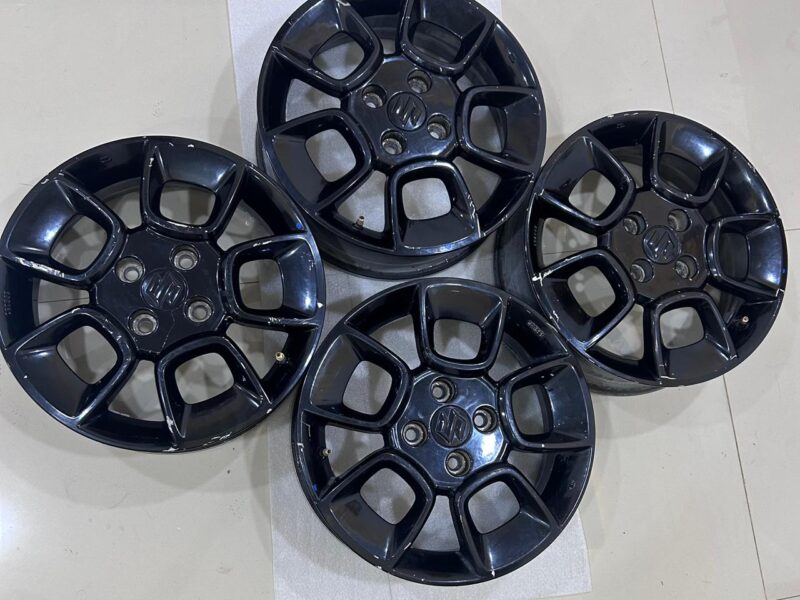 15 INCH Black Alloy/ 100 PCD( 4 Holes)
