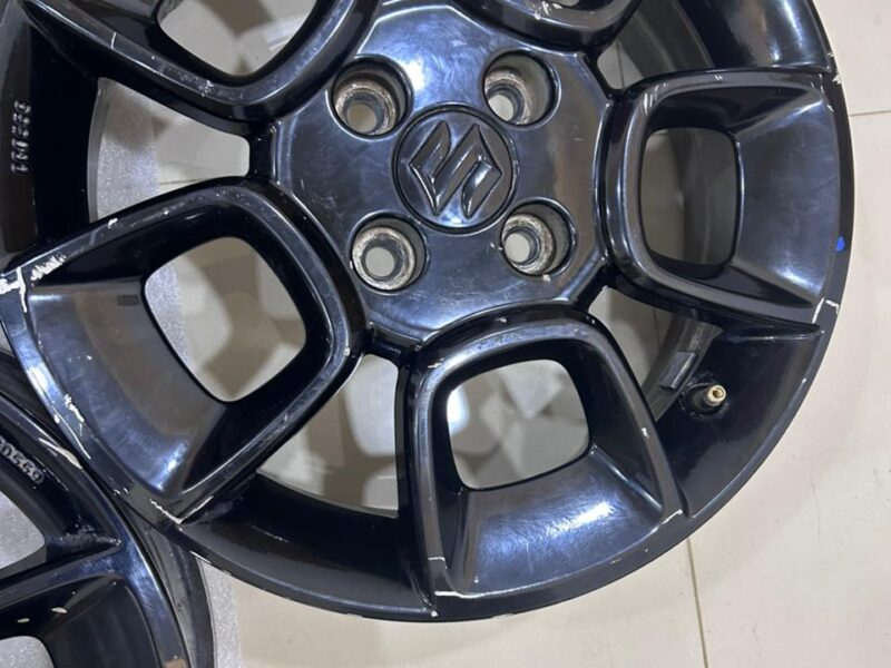 15 INCH Black Alloy/ 100 PCD( 4 Holes)