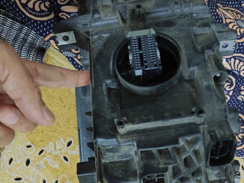 Used BMW 320d front headlight assembly with broken glass