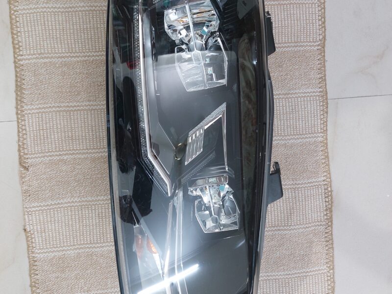 Volkswagen Vento 2015–2019 OEM Headlight (Driver Side) – Original, Excellent Condition