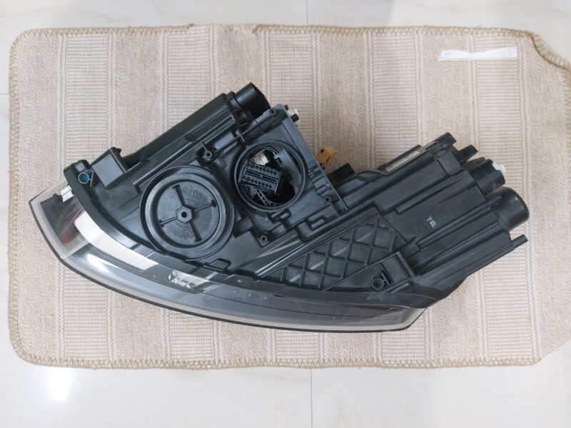 Volkswagen Vento 2015–2019 OEM Headlight (Driver Side) – Original, Excellent Condition