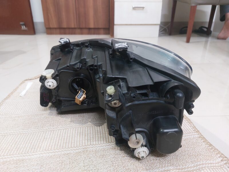 Volkswagen Vento 2015–2019 OEM Headlight (Driver Side) – Original, Excellent Condition