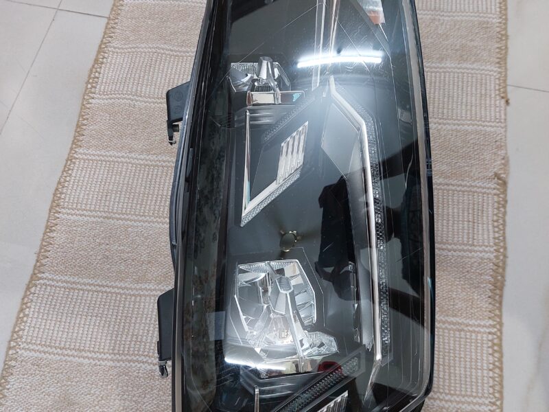 Volkswagen Vento 2015–2019 OEM Headlight (Driver Side) – Original, Excellent Condition