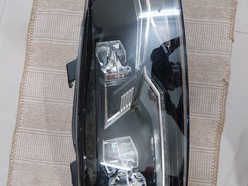 Volkswagen Vento 2015–2019 OEM Headlight (Driver Side) – Original, Excellent Condition