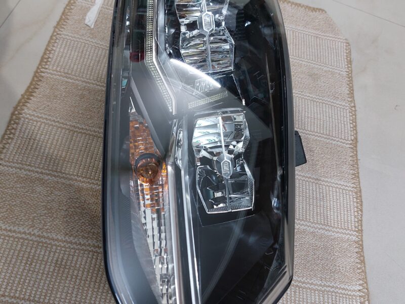 Volkswagen Vento 2015–2019 OEM Headlight (Driver Side) – Original, Excellent Condition