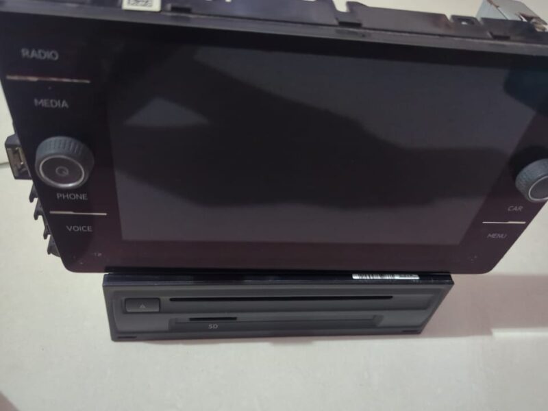 Vw passat Stereo screen and amplifier unit