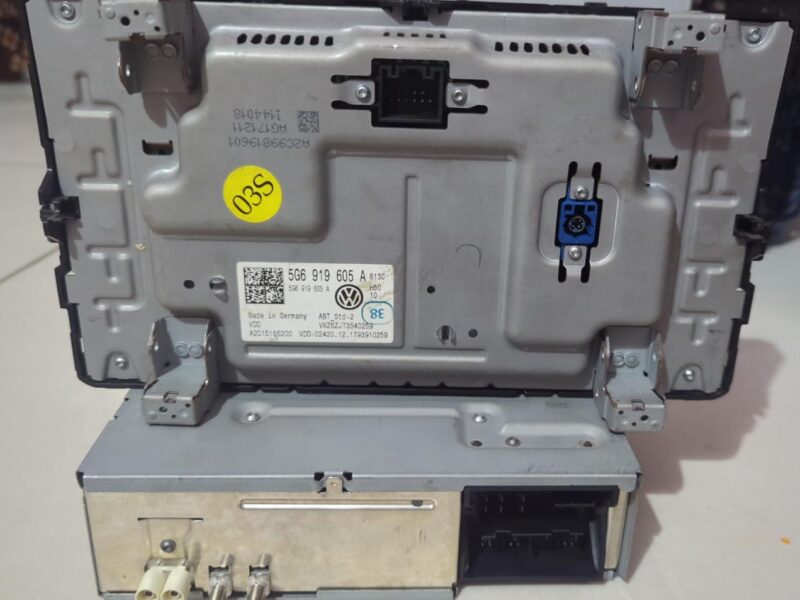 Vw passat Stereo screen and amplifier unit