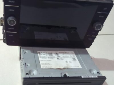 Vw passat Stereo screen and amplifier unit