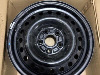 3 unused rim 16” and 1 15” rim with tyre R-15, 65-195