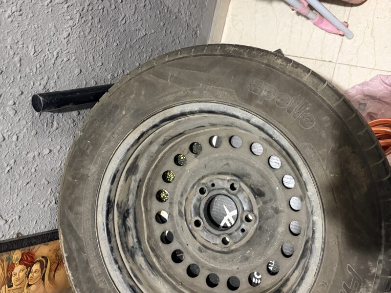 3 unused rim 16” and 1 15” rim with tyre R-15, 65-195