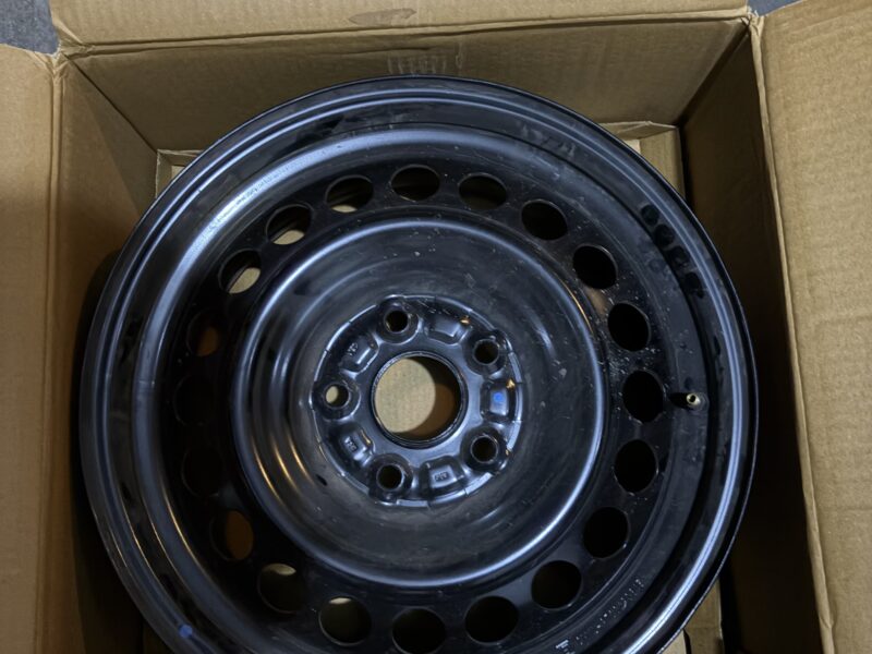 Maruti Suzuki Brezza Wheel RIM and Cap