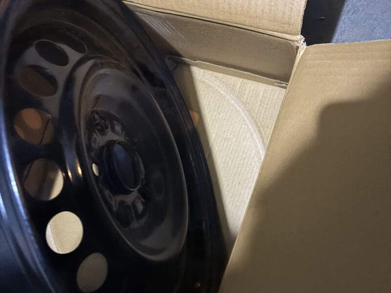 Maruti Suzuki Brezza Wheel RIM and Cap