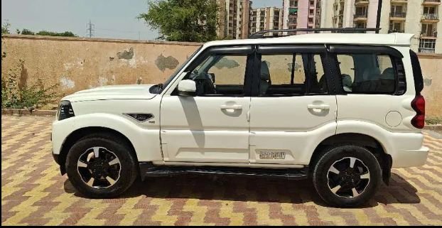 Mahindra Scorpio Classic S11