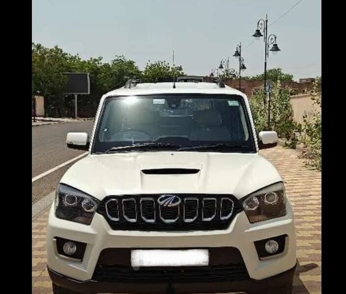 Mahindra Scorpio Classic S11