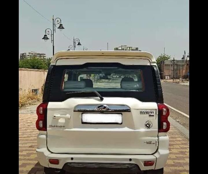 Mahindra Scorpio Classic S11