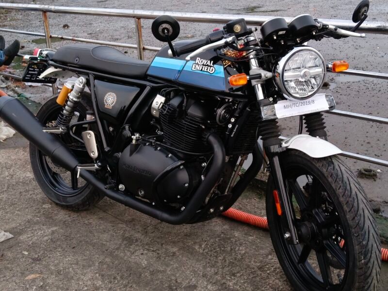 GT 650 White Mudguards Front and rear