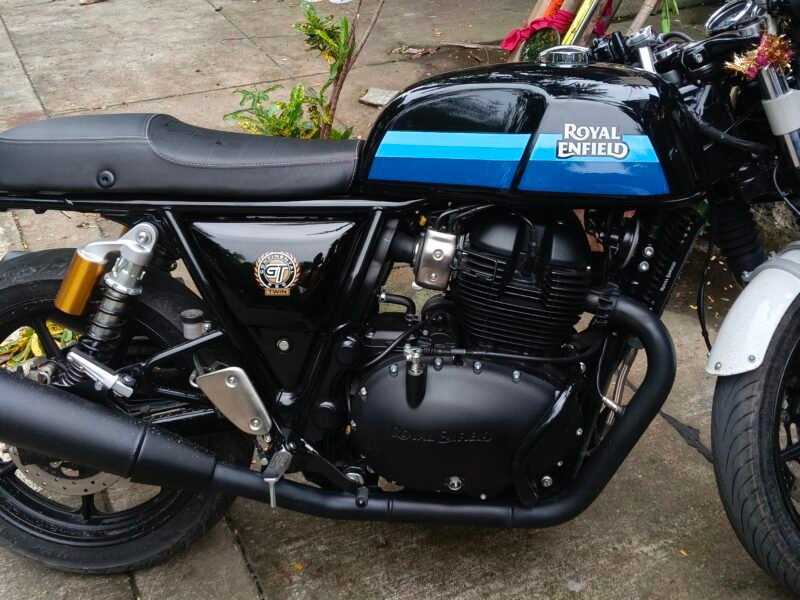 GT 650 White Mudguards Front and rear