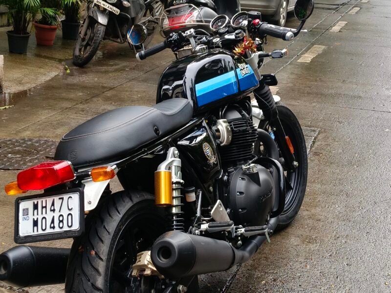 GT 650 White Mudguards Front and rear