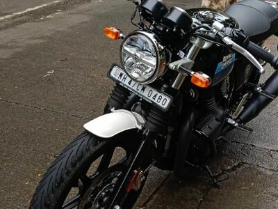 GT 650 White Mudguards Front and rear