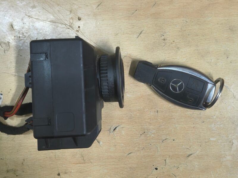 Mercedes-Benz C-Class (C200) Ignition Switch with Smart Key (EIS/EZS) – Original Used